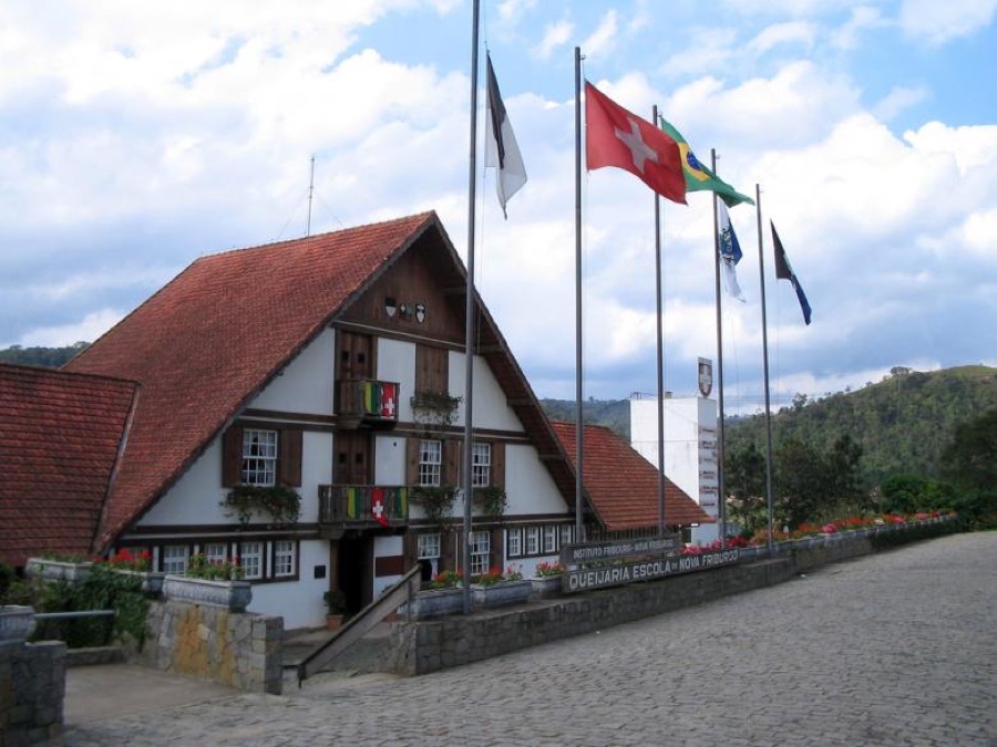 Prédio de arquitetura suíça do Instituto Fribourg, em Nova Friburgo