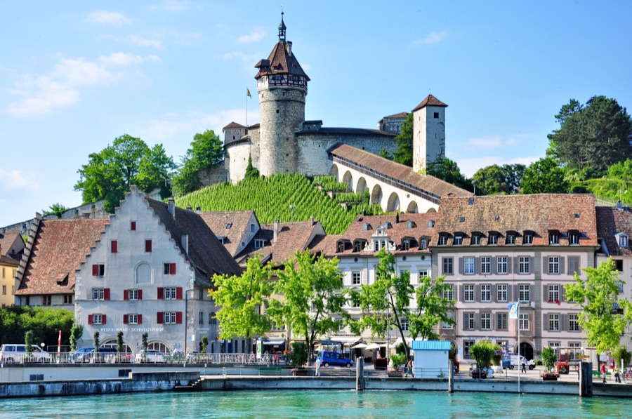 Blick auf die Munot-Festung und den Rhein in Schaffhausen